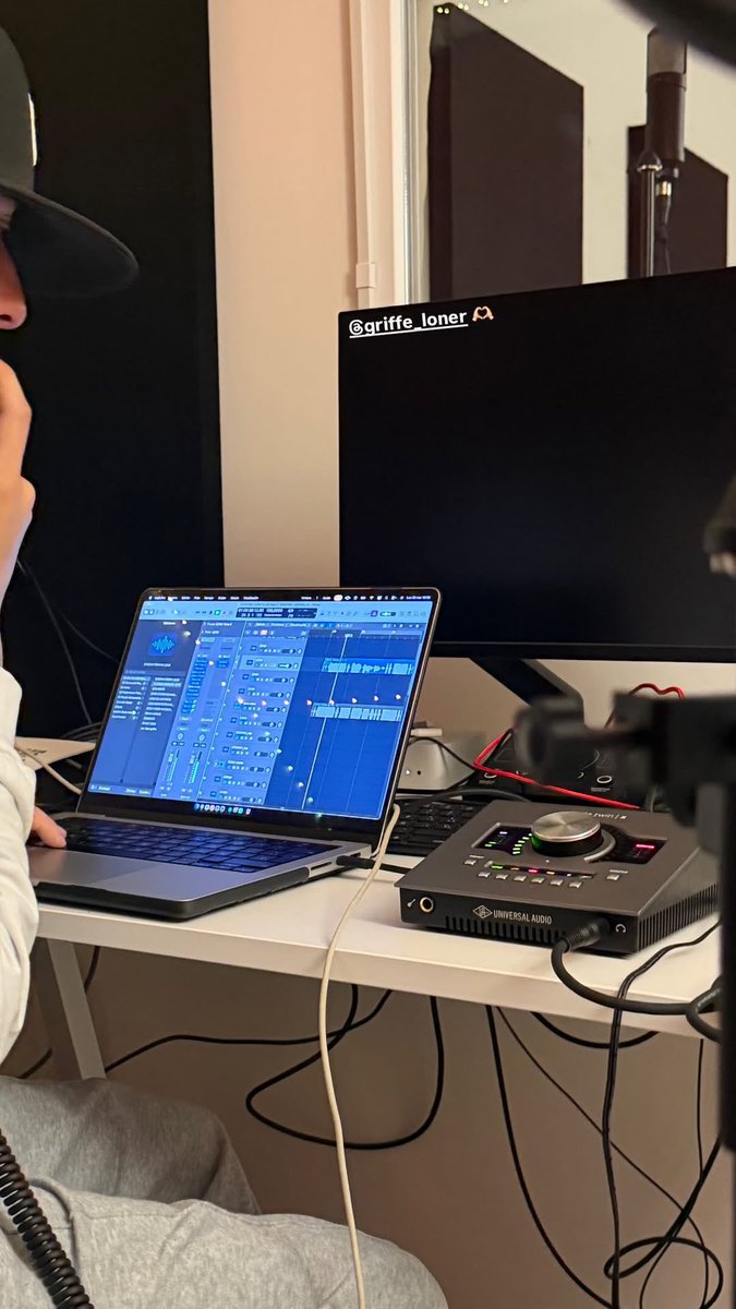 cris lora news tweet media