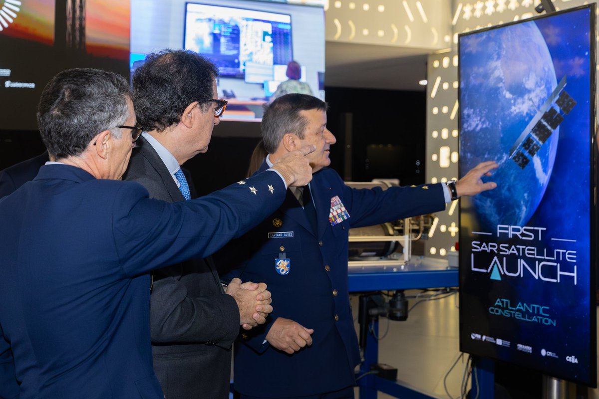 fap_pt's tweet photo. A #ForçaAérea assinala um marco decisivo com a cerimónia de lançamento de satélites, que se realizou hoje no Pavilhão do Conhecimento.

O #satélite #CA01, primeiro com tecnologia radar da Constelação Atlântico, permitirá observar a Terra em qualquer condição meteorológica. https://t.co/jjagKTchyV