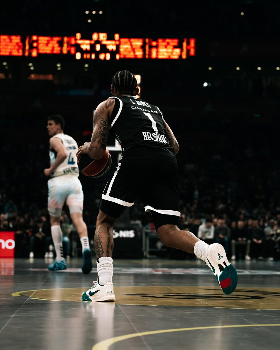 JustFreshKicks tweet media