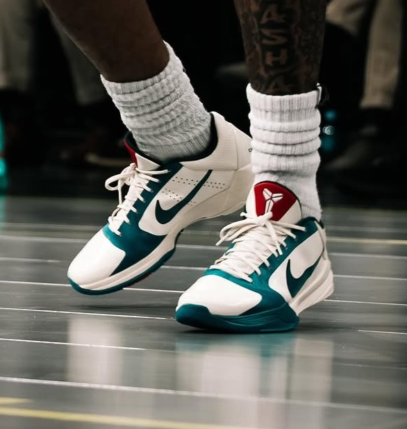 JustFreshKicks tweet media