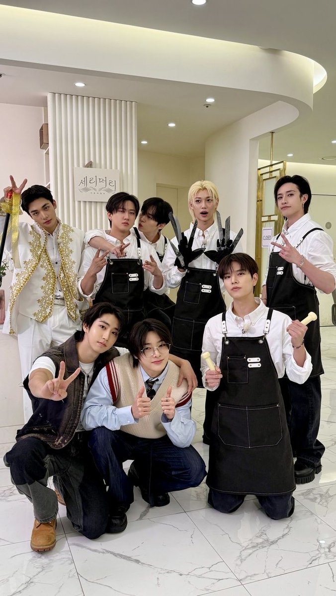 SKZ Crave tweet media