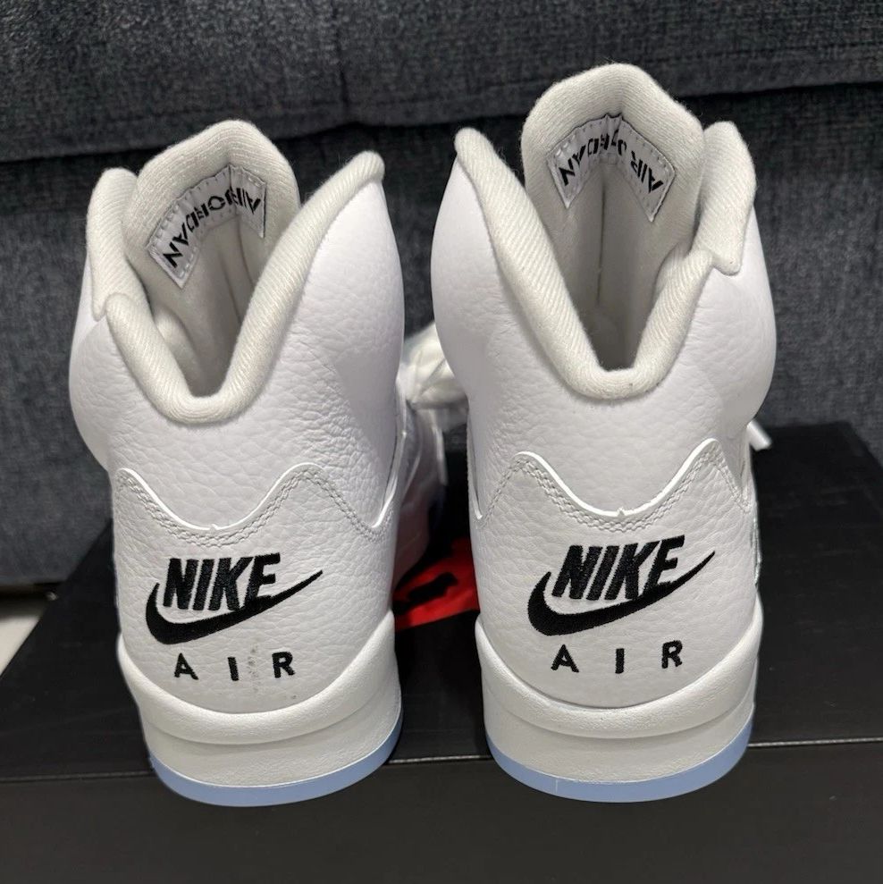 KicksFinder's tweet photo. FRESH LOOK: Air Jordan 5 Retro OG "White Metallic" 🌊

🗓️ April 25th, 2026
📝 HQ7978-103 (MENS); HQ7980-103 (GS); HQ7979-103 (PS); HQ7981-103 (TD)
💰 $215; $165; $105; $90 USD
📸 wal4713
💵COP OR 🚮DROP? https://t.co/G0sT7RecWc