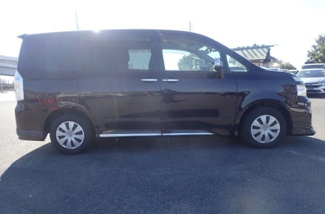 2012 Voxy ZS
Reverse camera
Drives well
Clean title
More pics in comment

 Price: GHC 63,500 including shipping to Tema

WhatsApp/Call: 0550256731
wa.me/233550256731