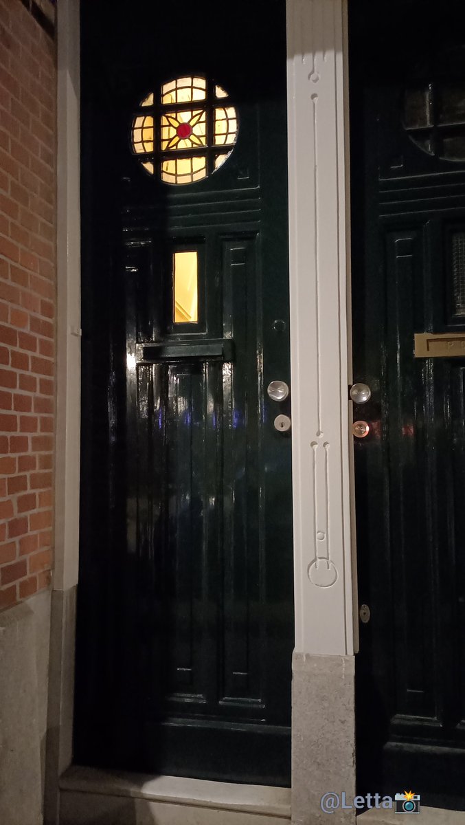 Letta_vi64's tweet image. ✨✨.. is anyone home ?🤔? .. #door #doors 

📸.