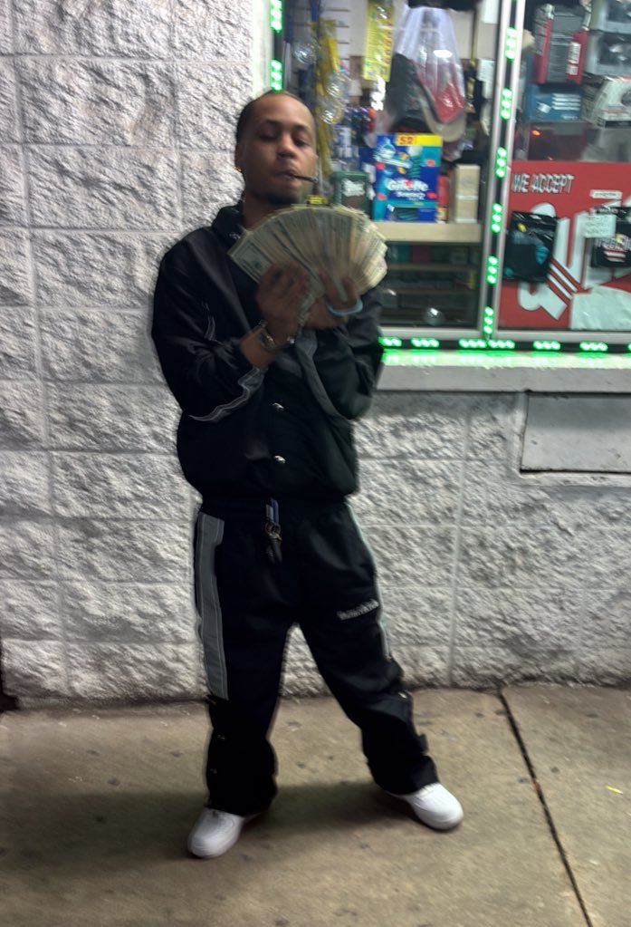 Coupeoc's tweet image. The hood PREME MAN💨📲🔥
#mke #chicago