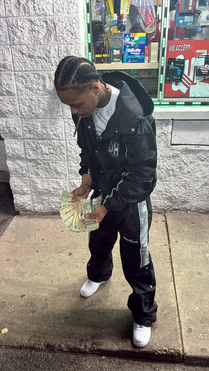 Coupeoc's tweet image. The hood PREME MAN💨📲🔥
#mke #chicago