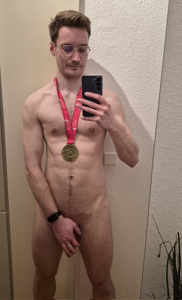 phlpp_bln's tweet photo. Its #MedalMonday 🏅 I finished the Berlin Halfmarathon yesterday (again) https://t.co/CjrOQ7dAaA