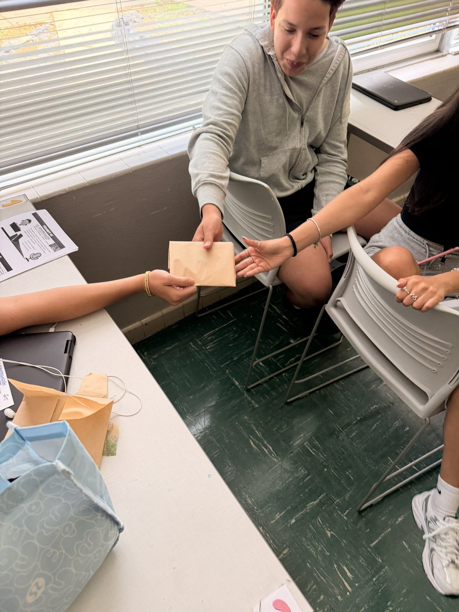 mayasnz's tweet photo. So proud of my Spanish 3 students! 
We used “Pass the Parcel” 📦 💬 to review for their Simulated Conversation Test —and they absolutely crushed it ✔️
#risd #risdtla #risddreambig @BallastShawna @kerrijones03 https://t.co/GsEZqvaQ5s