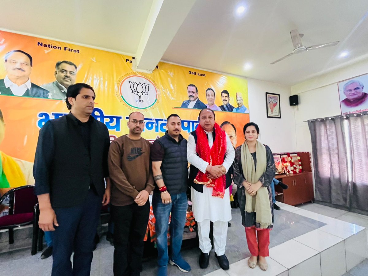 Samreen Khan tweet media