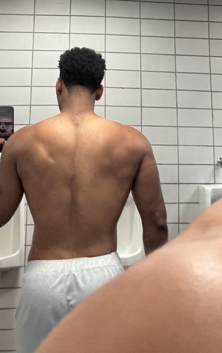 cumboy1919's tweet photo. Gym day 

#dominican #gym #blackmen #bbc #8inches #dominant https://t.co/JNXlZk7Vnp