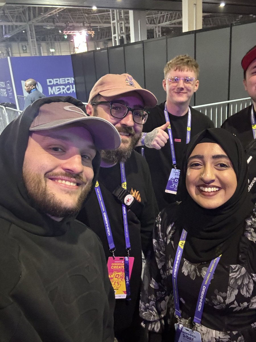 Anisa 🌸 tweet media