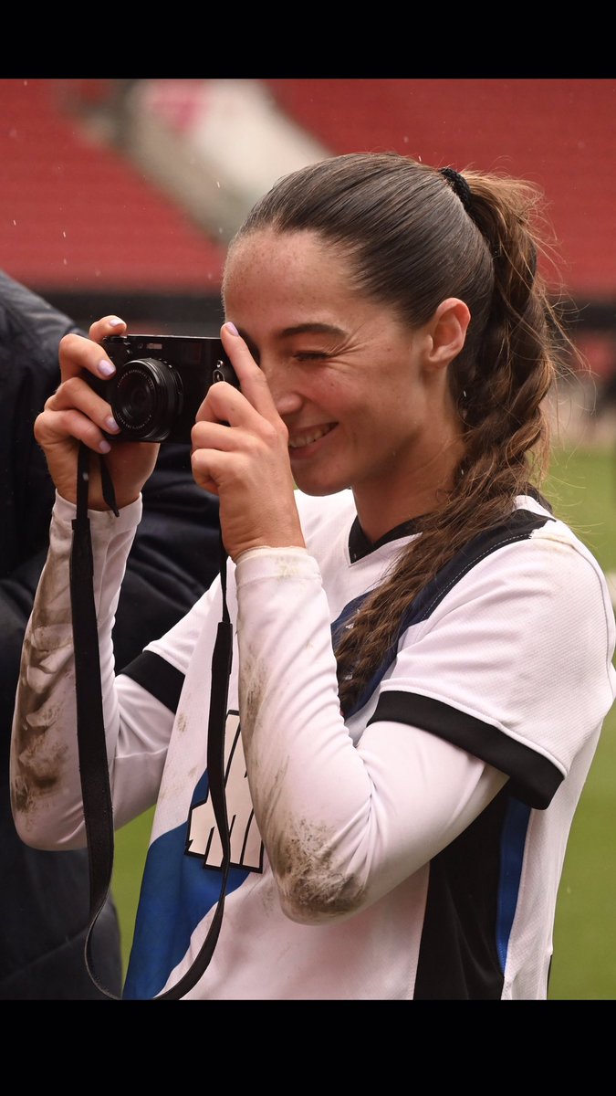 Laura Burton tweet media