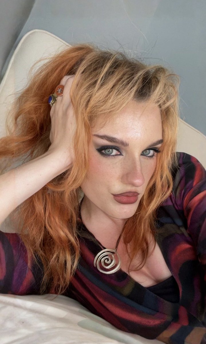 crisas ☆ tweet media