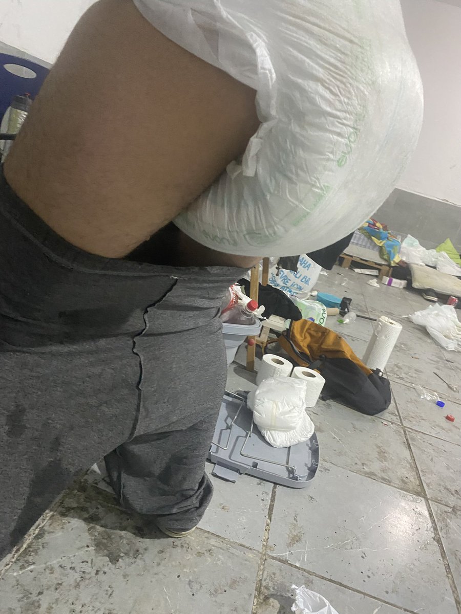 _Dura_Ace_'s tweet photo. Six Diapered Messy Bottom
#enema #laxative #diarrhea #abdl #tbdl #diapered #mess #poop #Scat https://t.co/mu4uQPm3J1