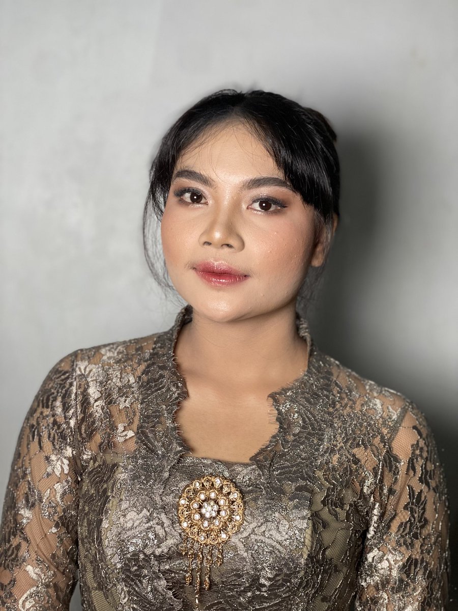 Makeup by @dyangallery_ MUA tweet media