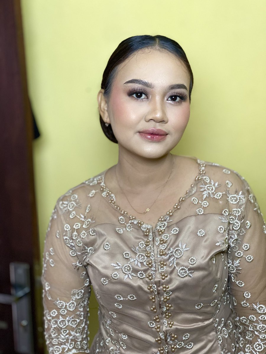 Makeup by @dyangallery_ MUA tweet media