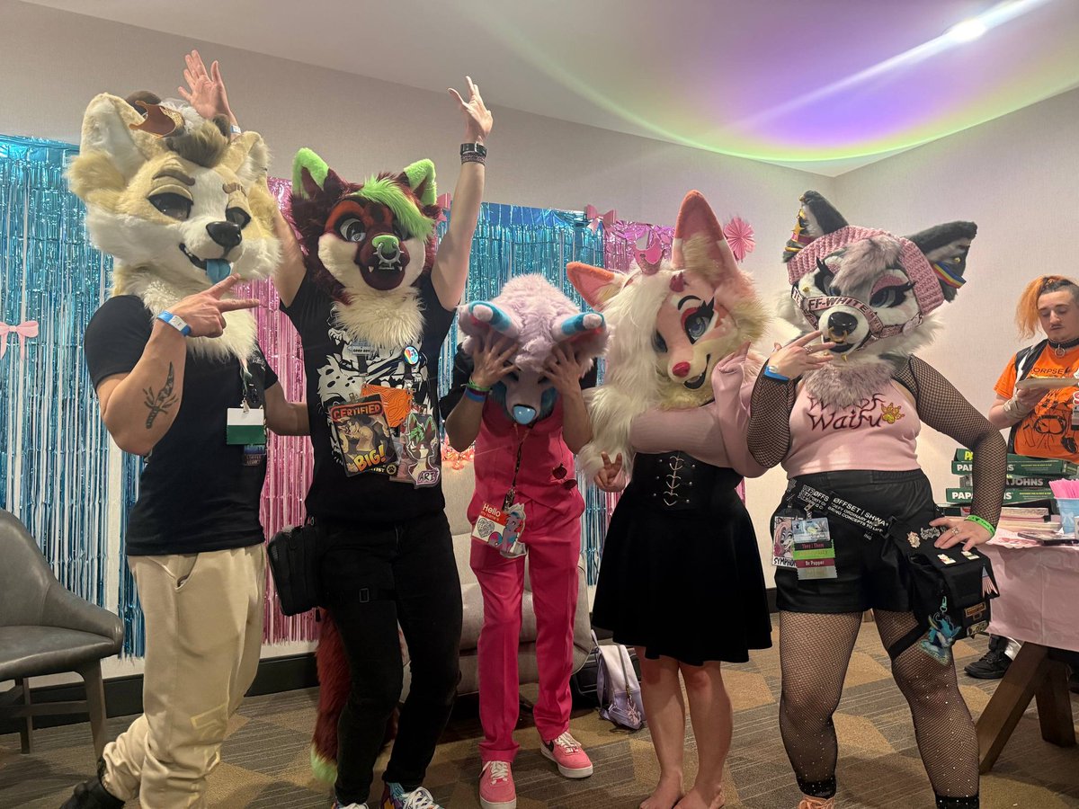 Glitzy Fox / GF Studios 🎀 tweet media