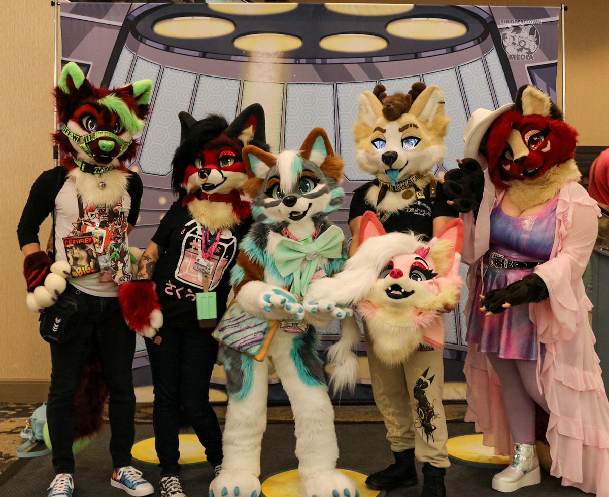 Glitzy Fox / GF Studios 🎀 tweet media