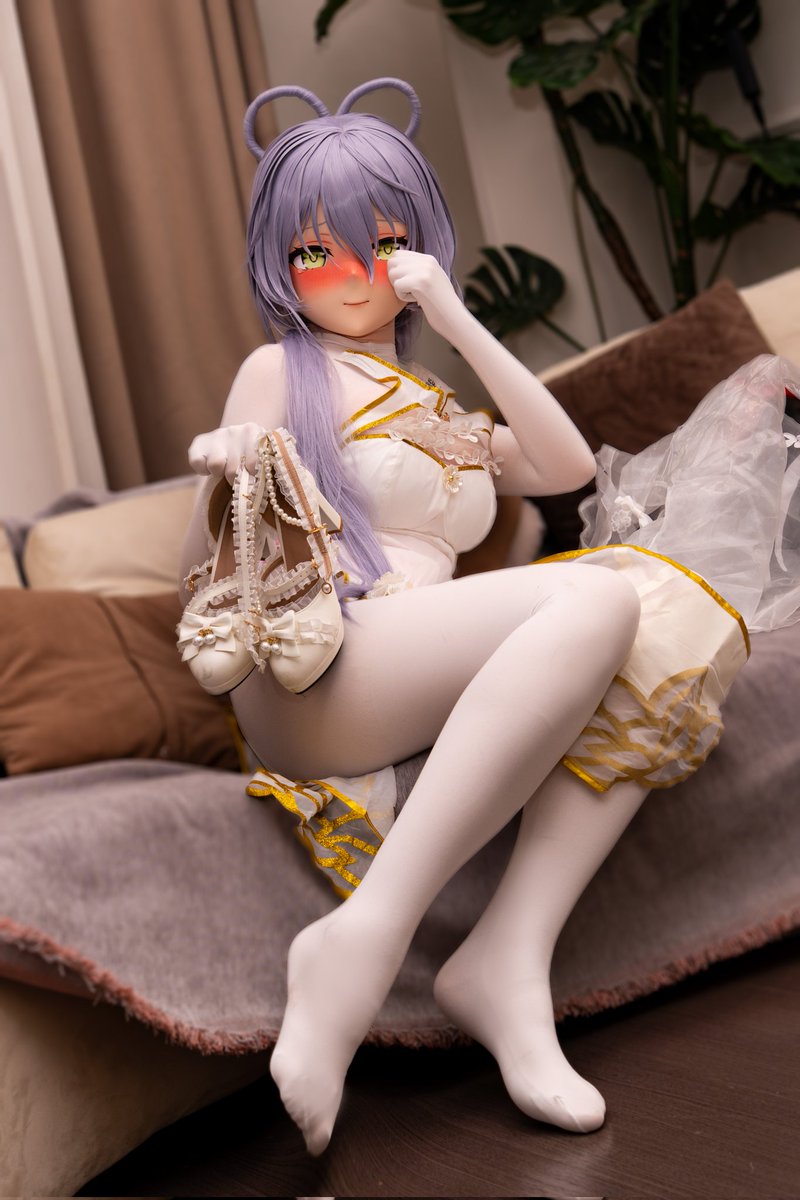 Domina12961105's tweet photo. 呜…
#kigurumi #着ぐるみ #洛天依 #cosplay https://t.co/2Gq35xhIQi