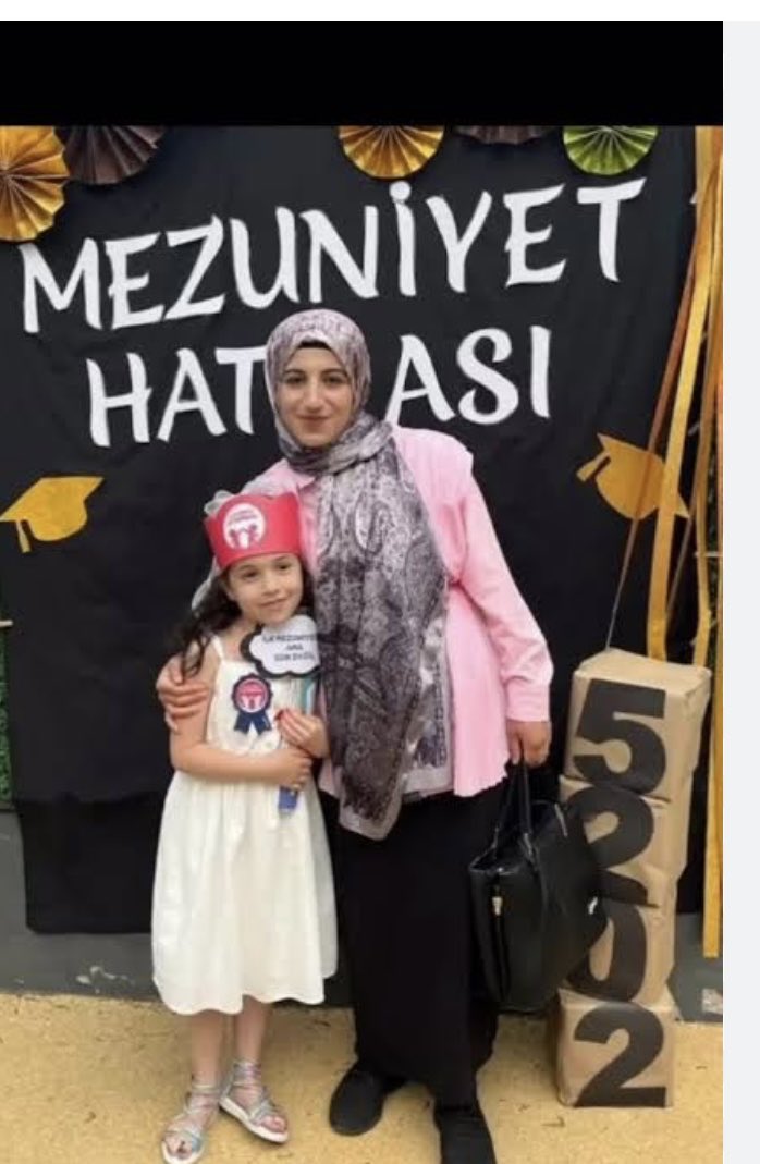 Bu kadına ne oldu ? 
Bir anne - kızın hayatına kast ettiği ve onları istismar ettiği iddia edilen Ayhan şengüler neden dışarda ? 
Yarın birileri bizi böyle ortadan kaldırmak istediğinde elini kolunu sallayıp gezebilecek mi ! 
Bu kadını ve kızını konuşmayı neden bıraktık ?