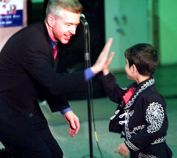 2001 Live tweet media