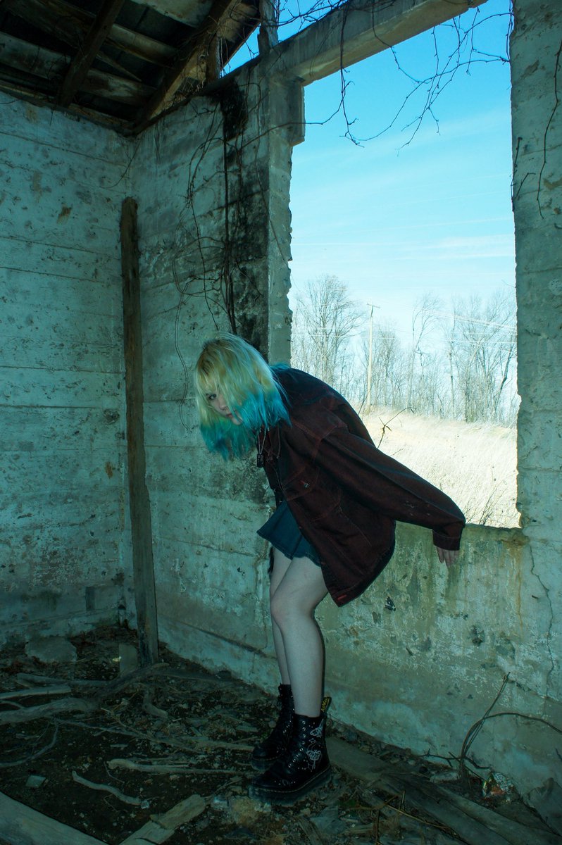 april ⚢ tweet media