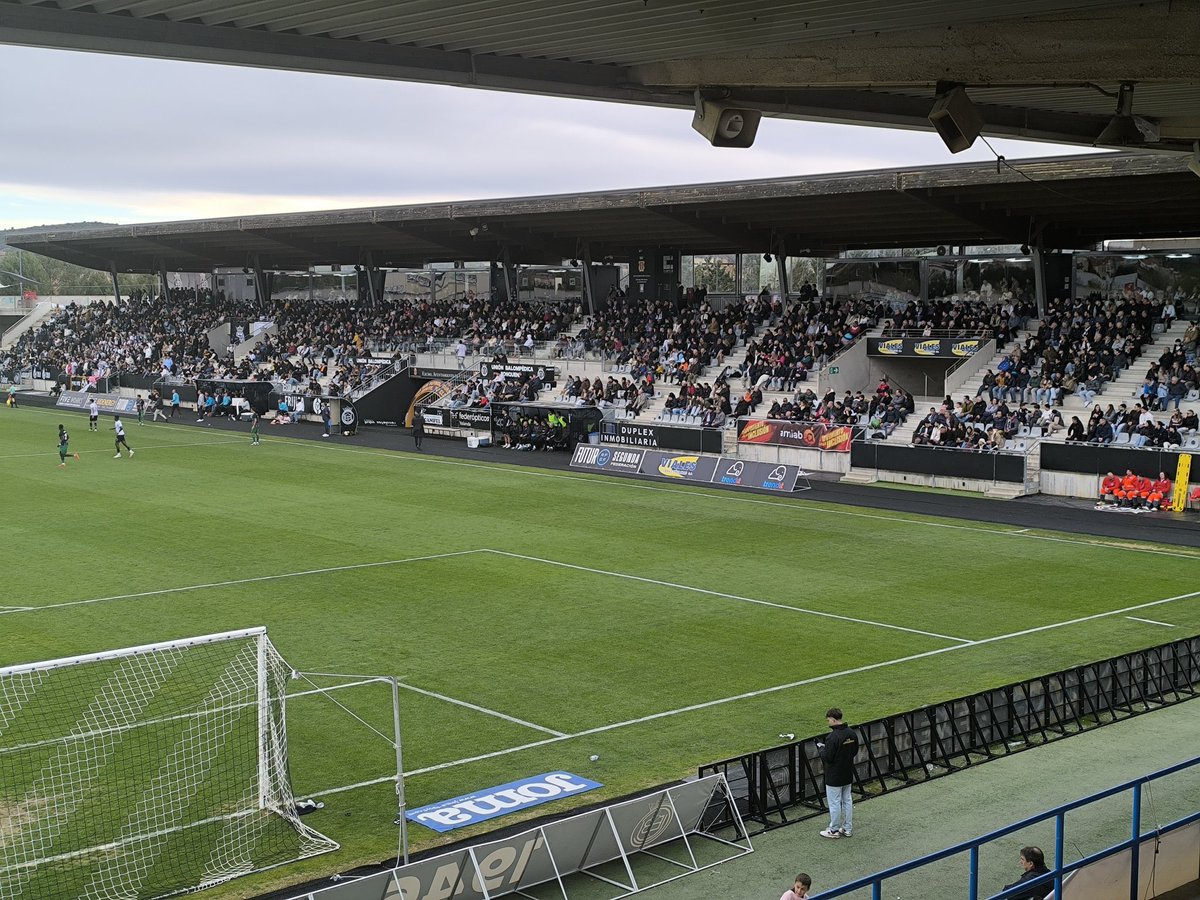 rfef_293483's tweet image. ⭐𝐀𝐒𝐈𝐒𝐓𝐄𝐍𝐂𝐈𝐀, 𝐉𝐨𝐫𝐧𝐚𝐝𝐚 𝟐𝟗.🏟️

📍Mejores asistencias de público.

1️⃣0️⃣2️⃣8️⃣9️⃣ "La Victoria"
🔹5️⃣2️⃣0️⃣0️⃣ "La Fuensanta"
🔹4️⃣8️⃣1️⃣6️⃣ "Las Gaunas"
🔹3️⃣2️⃣7️⃣7️⃣ "Chapín"
🔹3️⃣0️⃣8️⃣4️⃣ "Johan Cruyff"
🔹3️⃣0️⃣3️⃣2️⃣ "Municipal de Reus"
🔹3️⃣0️⃣0️⃣0️⃣ "Francisco de la Hera"

#2RFEF