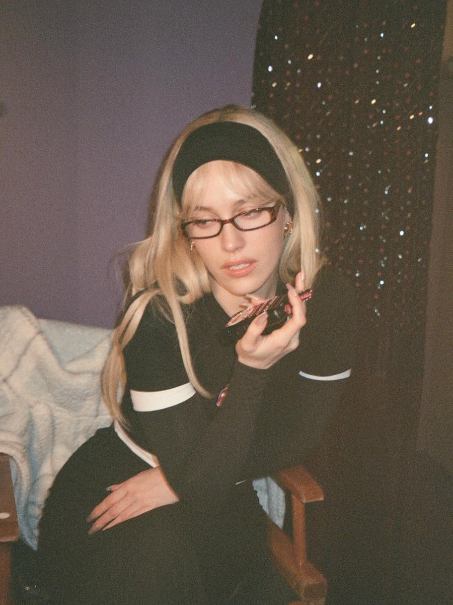 Victoria Pedretti Updates 🍒 tweet media