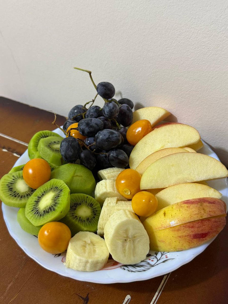 SalmaMhmed2121's tweet photo. طبق الفاكهه اللي امك هتخش عليك بيه ونت بتذاكر وهتبوسك من غير سبب :)) https://t.co/6ydK3CvD4p