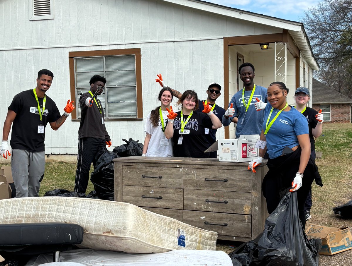 upinesutt's tweet image. Oh don't mind us, just reminiscing on our time at East Texas Big Event this year! 🤩 

We had so much fun helping out Tyler TX's PATH Housing facilities! Thank you @uttyler for allowing us to attend this program and help out our community! 🧡 

#uttyler #studentlife #etxbigevent