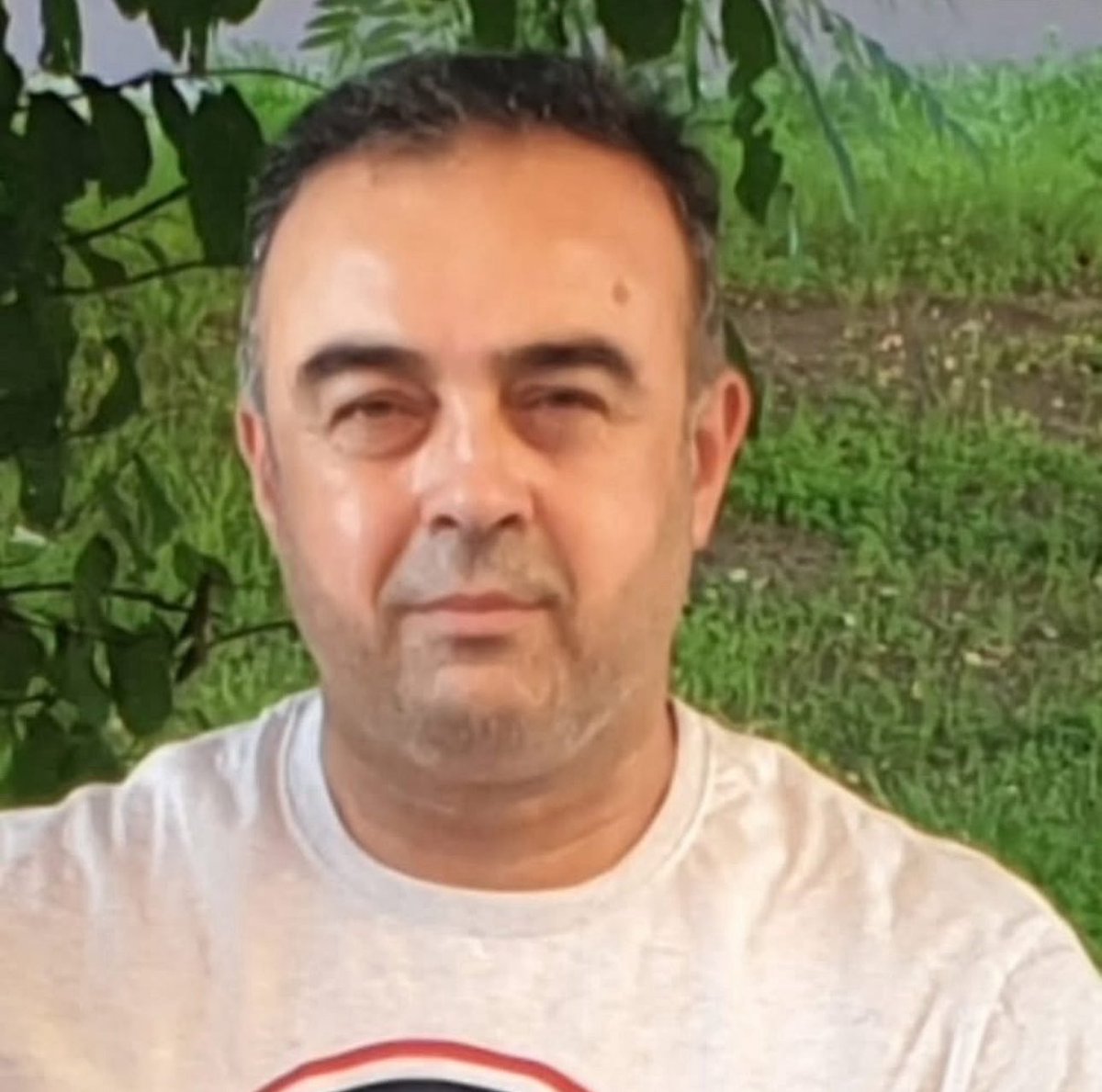 سلاڤ هڤالنو…
اي حدا عندو معلومة عن كاميران حسن من قامشلو -الموجود بالصورة- او بيعرف حدا من اقاربه وعيلته يتواصل معي ضروري.

الموضوع كتير ضروري ارجوا مشاركة التغريدة.