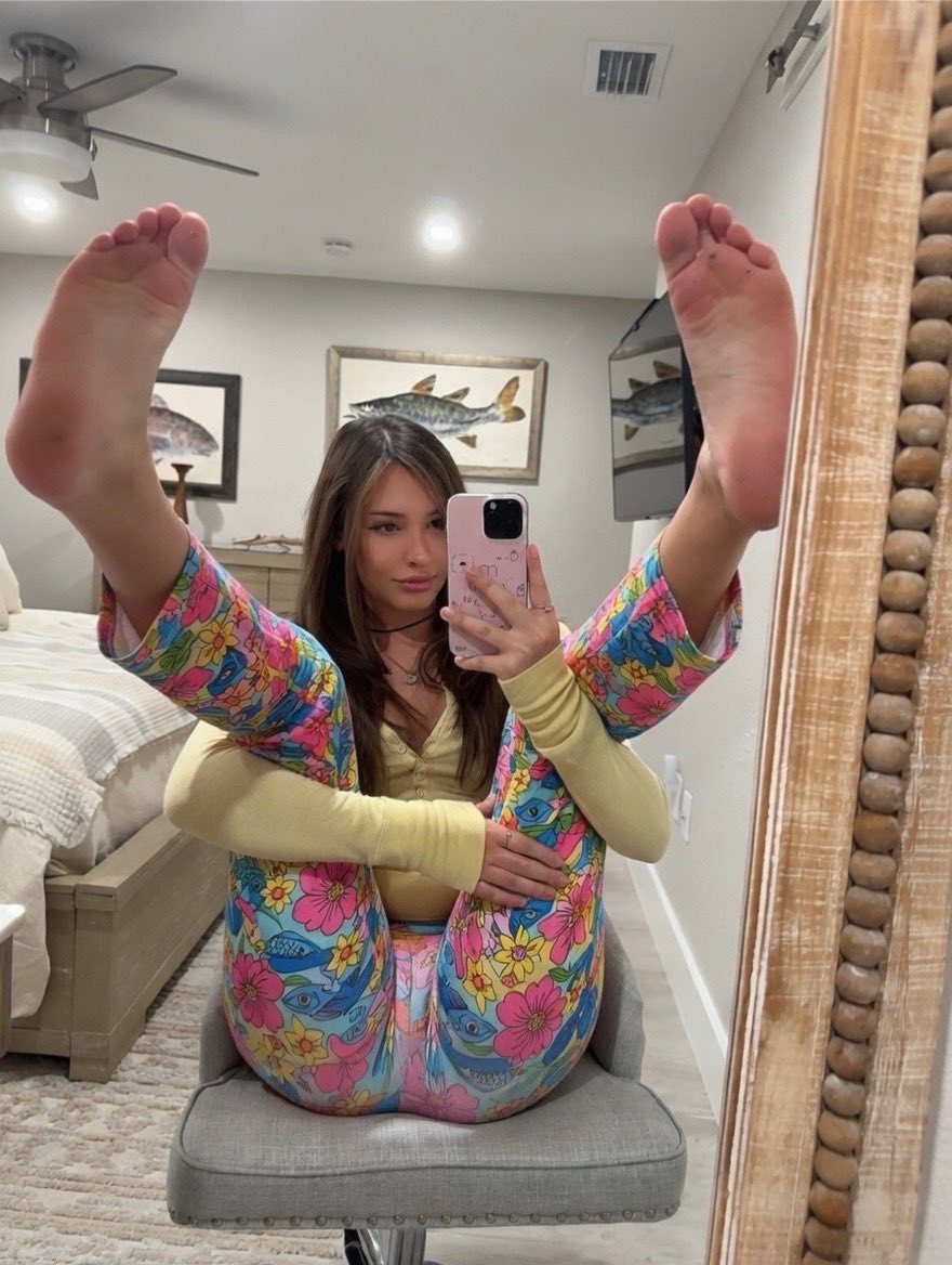 chloe 🧸 tweet media