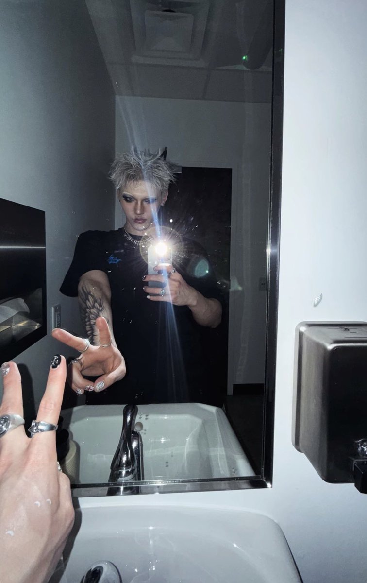 ˚₊ 𝓁ℯ𝓃𝒶 ໒꒱ ‧₊˚𝖾𝗇𝗁𝗒𝗉𝖾𝗇 𝗂𝗌 7 tweet media