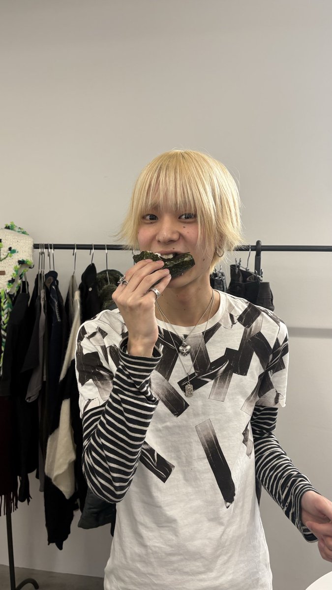 3krn_2's tweet photo. 23歳の素敵なお兄さん(* ᴗ͈ˬᴗ͈)”
お誕生日おめでとう！ https://t.co/wqRetmDjUM