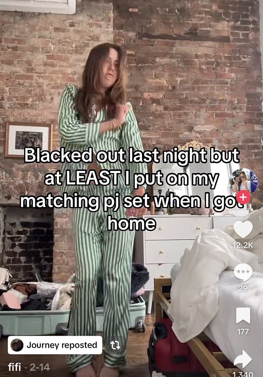 ESmuckwitz's tweet photo. Don’t worry everyone, she made it home safe WITH pants ❤️‍🩹 #ReleaseTheHawkTiniFiles #NoButt https://t.co/IYgZ46anij