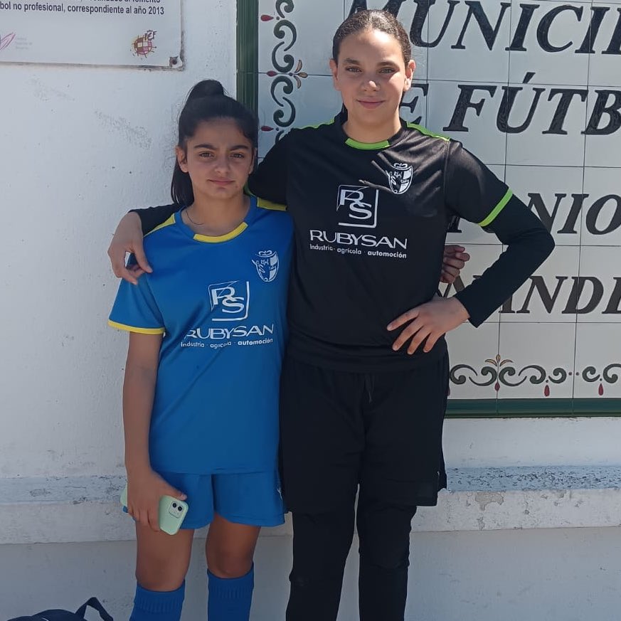 Selección Comarcal

Hoy nuestras peques Alma y Ema han disputado los dos primeros encuentros con ma seleccion comarcal que se han saldado con ambas victorias.
Gran trabajo chicas