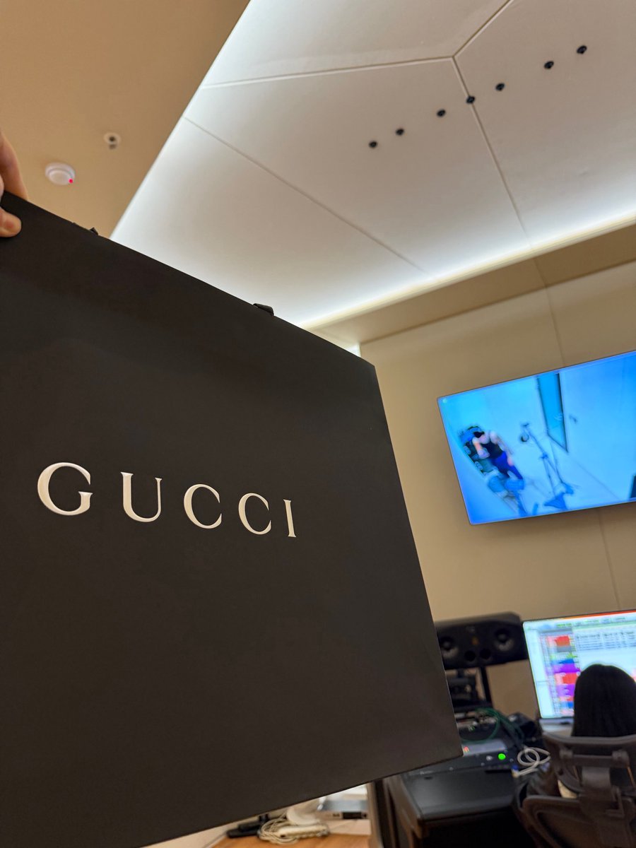 titi ♰ tweet media