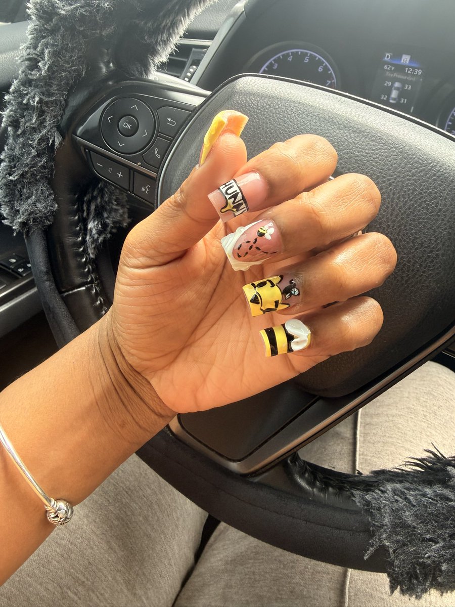 SimplySupreme🤍✨ tweet media