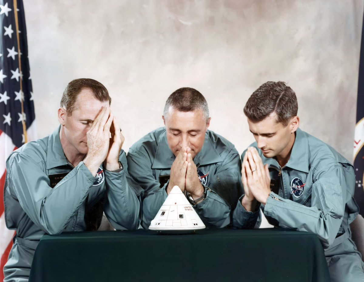 contactlight69's tweet photo. #FUN
#Apollo1 Prime Crew
Date: March 31, 1966
https://t.co/c3jCbUQFcO
https://t.co/d5BrbDPrOI https://t.co/GSP1QhGQAX