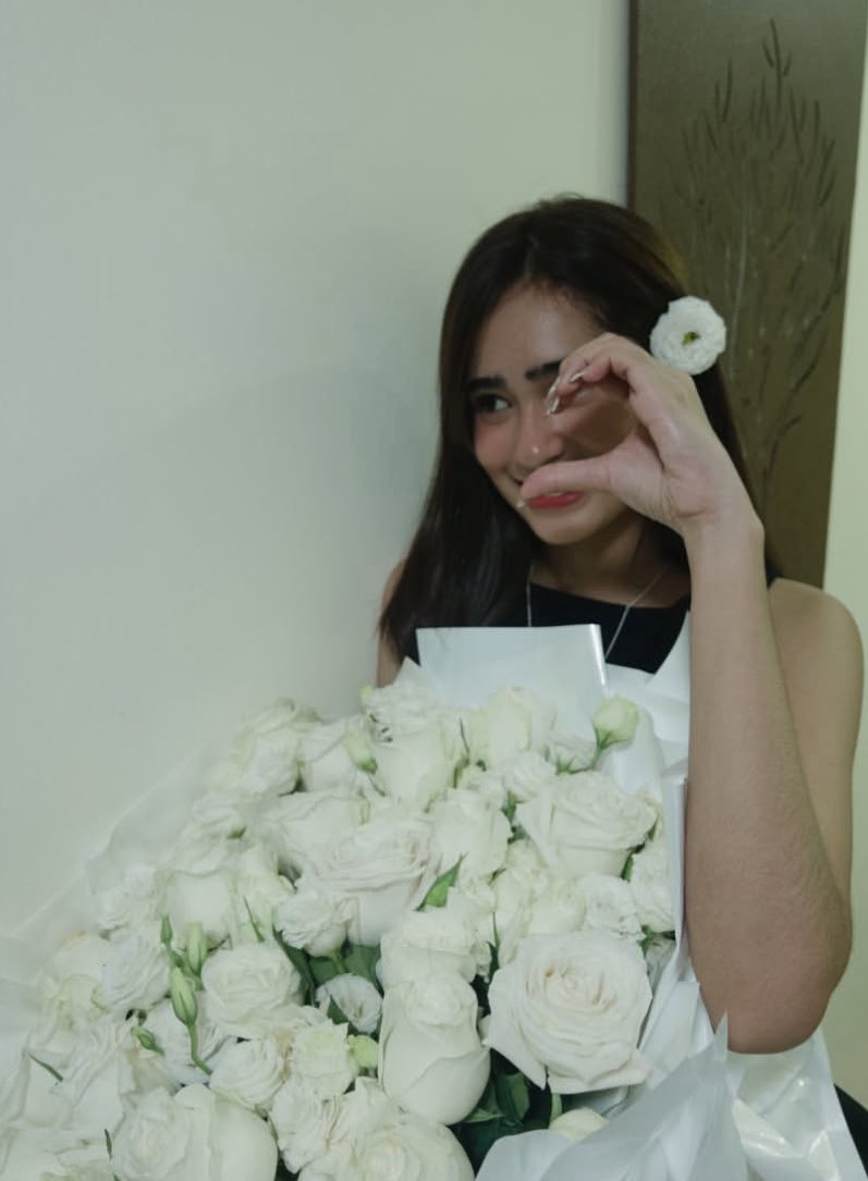 ellie ⋆｡‧˚ʚ🍓ɞ˚‧｡⋆ tweet media