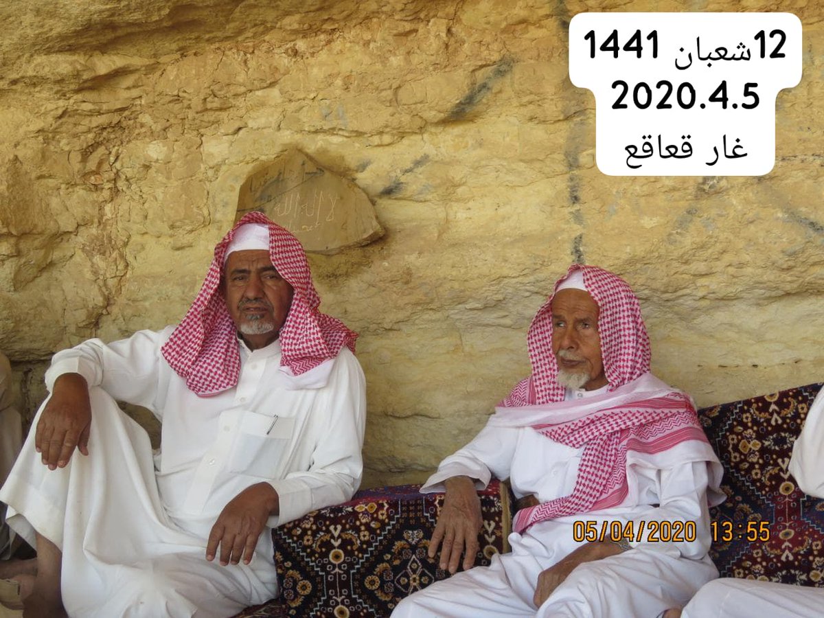 hareqnews's tweet photo. (إذا غاب البدر لن تغني آلاف النجوم)

مقال في الراحل الفقيد الشيخ #محمد_بن_عبدالله_الهزاني يرحمه الله..

كتبه الأستاذ #عبدالله_بن_محمد_الذواد

👇👇
السلام عليكم ورحمة الله وبركاته.
إنا لله وإنا إليه راجعون.
رحل عَلَم من أعلام #محافظة_الحريق، وركن من أركان الكرم. عُرف بكثرة تلاوة القرآن وحبه للخير وأهله وإنكار المنكر وقول الحق بدون مجاملة رحمه الله.
قال الله تعالى: 
 ( كُلُّ مَنْ عَلَيْهَا فَانٍ ۝ وَيَبْقَى وَجْهُ رَبِّكَ ذُو الْجَلالِ وَالإِكْرَامِ).
وقال الشاعر:
ما كنتُ أحسبُ قبل دفنكَ في الثّرَى ... أنّ الكَواكِبَ في التّرابِ تَغُورُ
ما كنتُ آمُلُ قَبلَ نَعشِكَ أن أرَى ... رَضْوَى على أيدي الرّجالِ تَسيرُ

 فجعنا يوم عيد الفطر لهذا العام 1447
بوفاة الشيخ محمد بن عبدالله بن محمد #الهزاني رحمه الله تعالى وجميع موتى المؤمنين. 
عُرف رحمه الله بالجود والسخاء والبذل في وجوه الخير. مجلسه مفتوح في كل وقت للحاضرة والبادية. أحبه كل من عرفه وسمع به وبذكره الحسن...
الموت حق، لكن الفرق في من يموت وقد خلد الذكر الحسن من التقى والكرم والجود الذي يُذكر به ويُدعى له بالرحمة والمغفرة. وقد أجمع أصحابه ومن عرفه على ذلك.. قال رسول الله صلى الله عليه وسلم (أنتم شهداء الله في أرضه).
عايشته رحمه الله من طفولتي حيث كان صديق قديم وعزيز لوالدي حفظه الله أكثر من 50عاما.
مهما كتبنا عنه رحمه الله ستجف الأقلام وتمتلئ الصحف لكن عبارات نابعة من محبتنا له.
أسأل الله الكريم أن يغفر له ويرحمه ويجمعنا به في الفردوس الأعلى مع النبيين والصديقين والشهداء والصالحين وحسن أولئك رفيقا.

كتبه /عبدالله بن محمد بن عبدالله #الذواد
