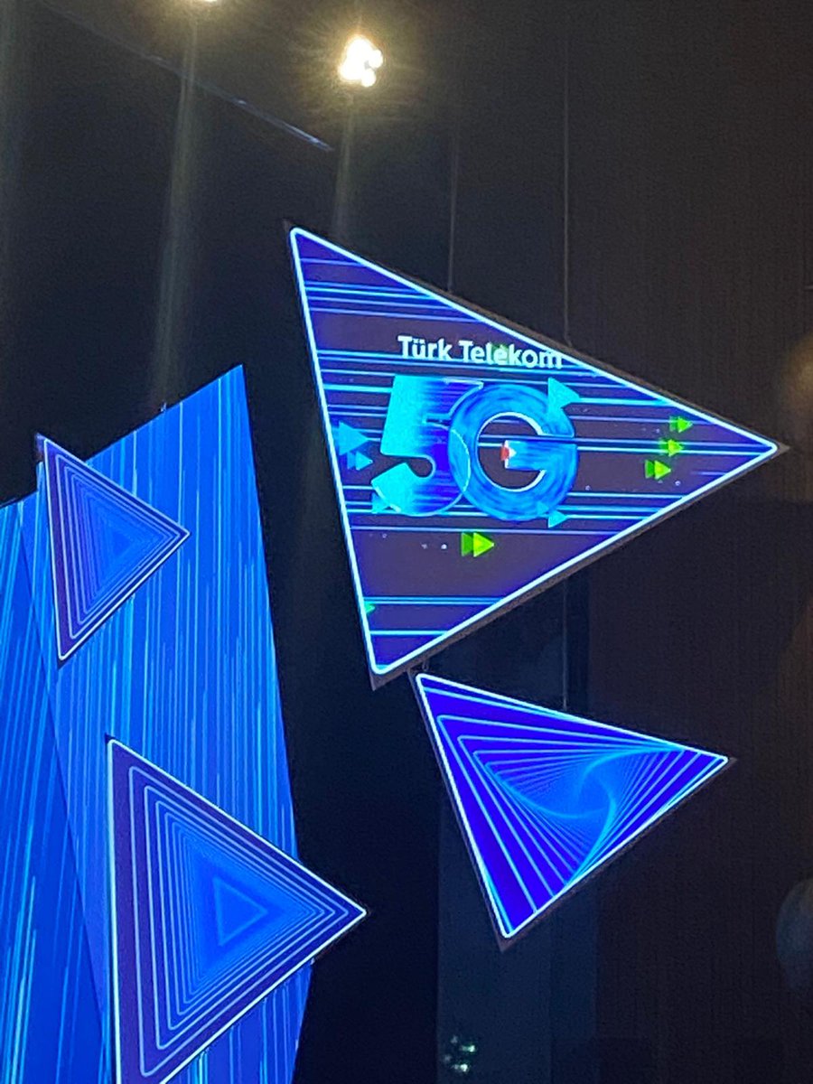 Türk Telekom’un AKM’de başlayan teknoloji vizyonu bugün lansmanla genişledi. Teknoloji Merkezi’ndeki birikim, 1 Nisan’da 5G ile daha görünür hale gelecek. #TürkTelekomGururlaSunar #Herkesiçin5G