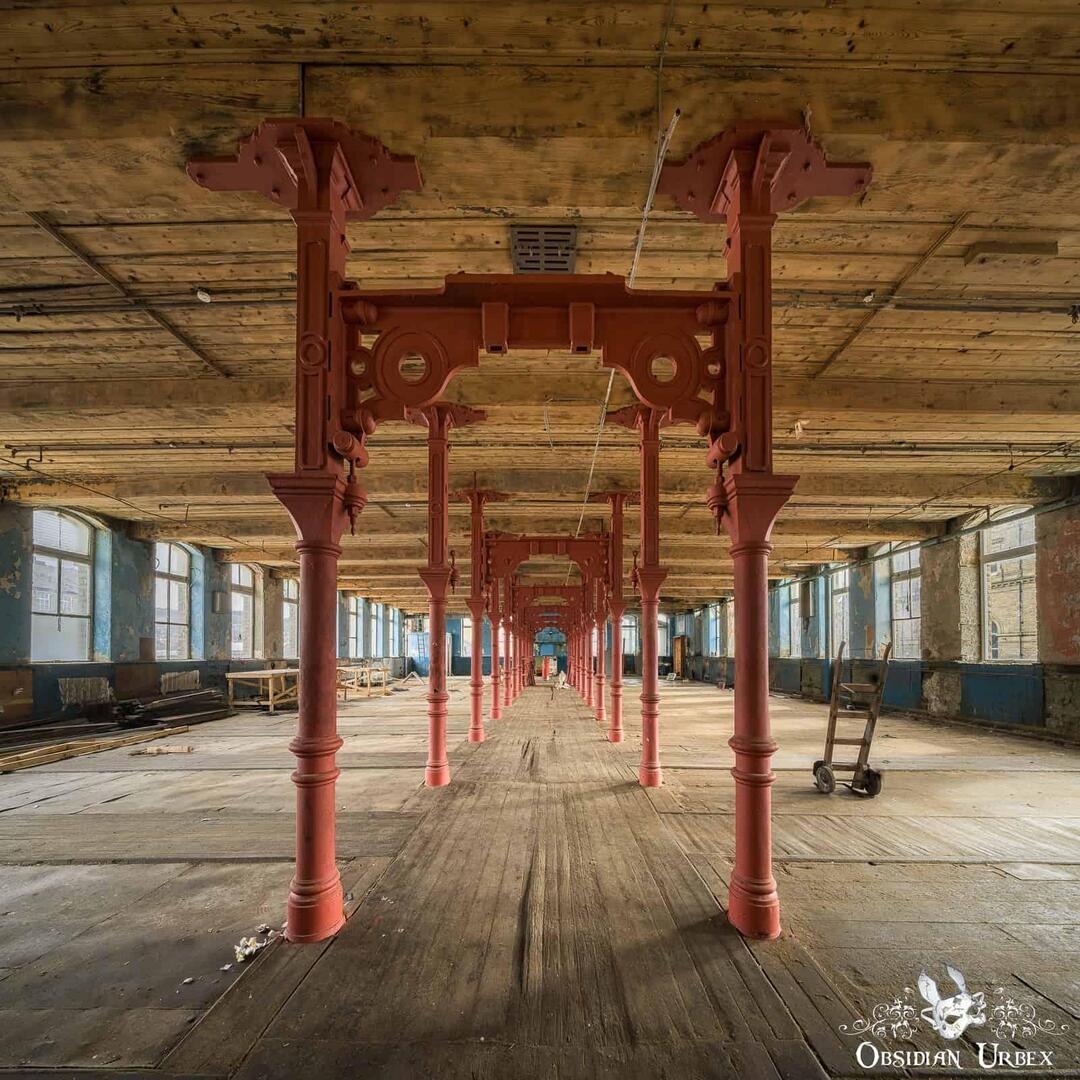 ObsidianUrbex's tweet image. 🔥Our history is burning. Fires destroy historic Victoria mills. Big Mill in Leek and Middleton Mill in Rochdale are this weekend’s casualties. Dalton Mills in Keighley also collapsed after a mysterious fire, leaving only the facade. #Victorian #BuildingsAtRisk #IndustrialHerit…