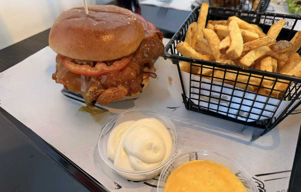 Lady Libertär tweet media