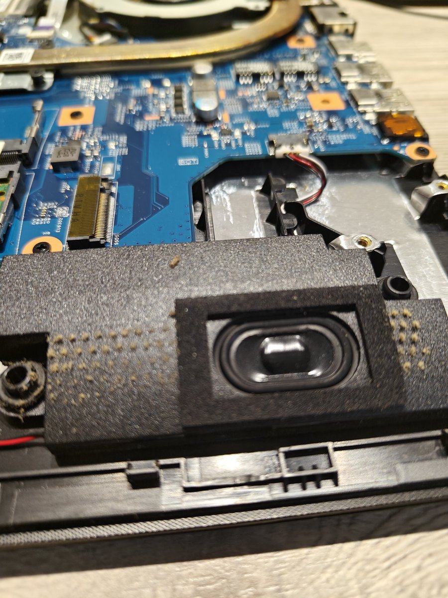 JVInformatique's tweet photo. Les coulisses d'un réparateur informatique : l'entretien complet du matériel, ça peut prendre beaucoup de temps mais ça en vaut la peine.
#ServicesInformatiques #maintenanceinformatique #reparationinformatique #technicieninformatique https://t.co/pohHvJm7wi