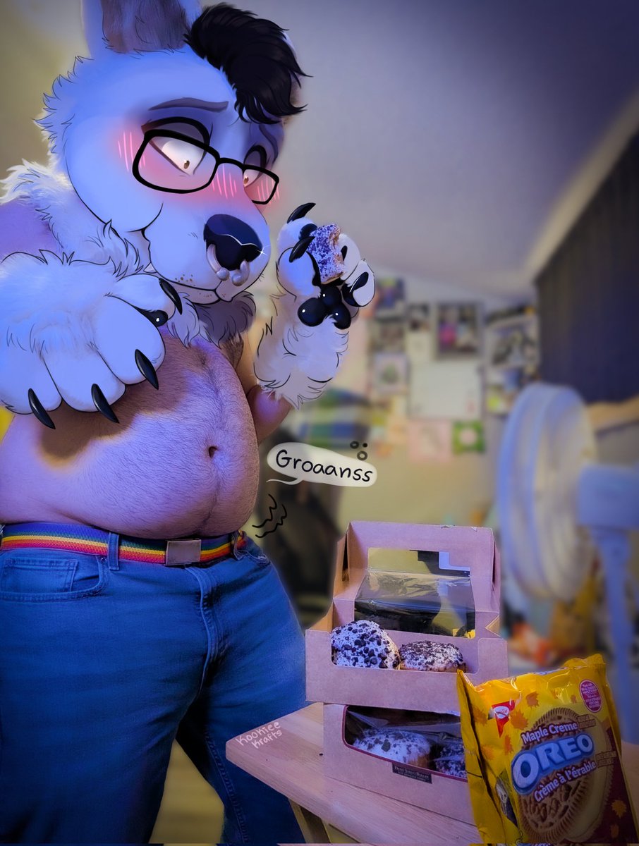 Isaacbear69's tweet photo. Ask and y'all shall receive, many doughnuts were consumed in the making of this~ 😵‍💫 Very WUFF drawover by: @KookieeTheDerg 🤍

#Furryfandom #Furryart #fatfur #furrybear https://t.co/mXTRyyLtsf