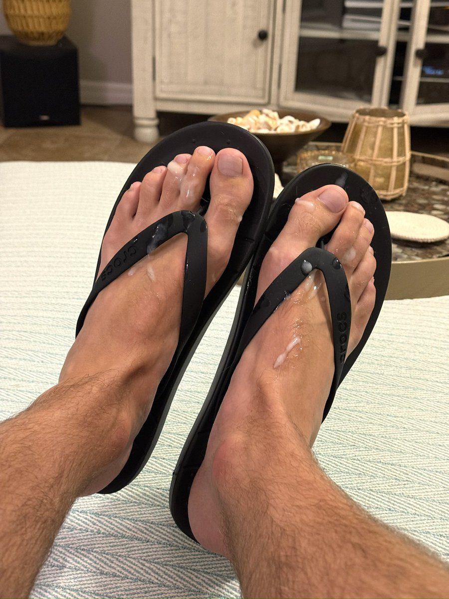 I glazed Liam’s feet just for you 

Now lick every crevice clean