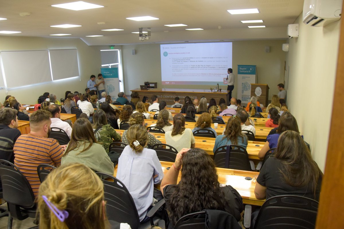 LeticiaCeriani's tweet photo. 📍Nos encontramos en Trenque Lauquen con los equipos de salud de la Región Sanitaria 2 para seguir fortaleciendo el sistema sanitario en cada territorio y preparándonos para el #COSAPRO 2026 https://t.co/ybGp6smQsa