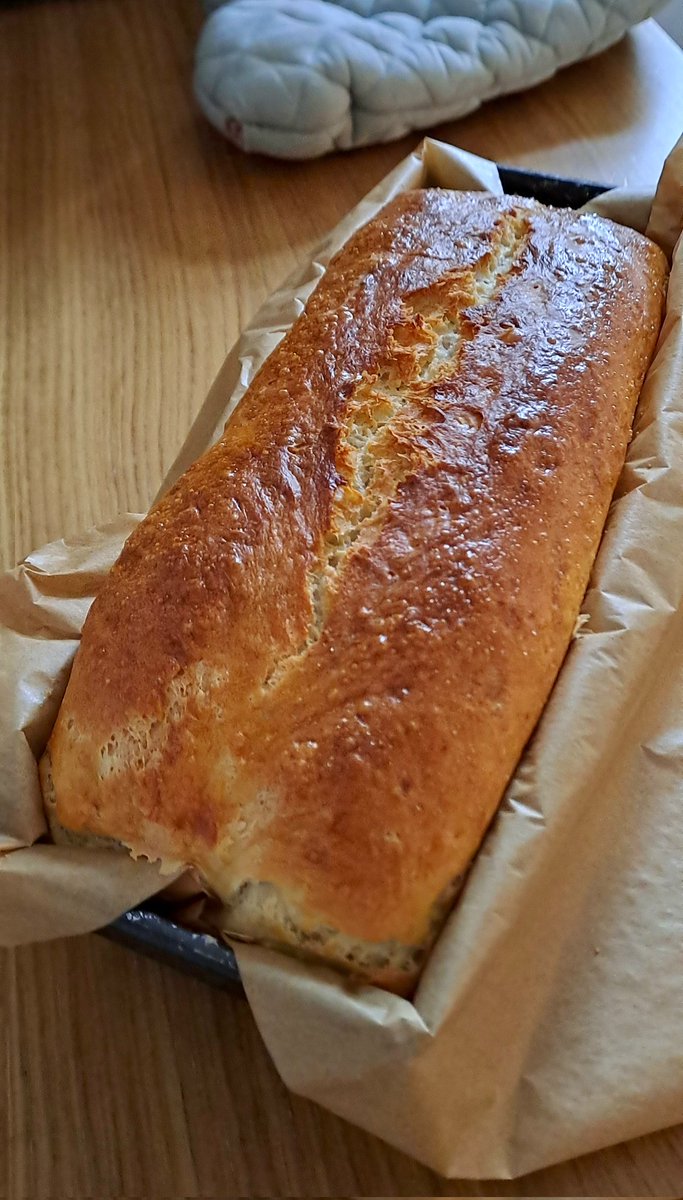 also forgot to show my loaf from last week!! was sooo soft and delish 🥖