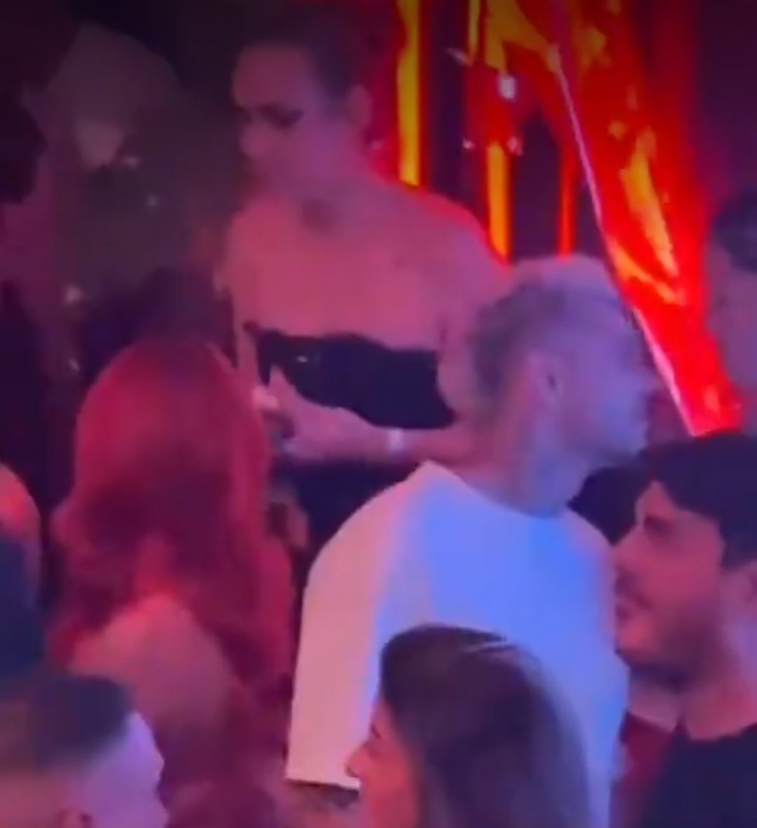 Rosa negra tweet media